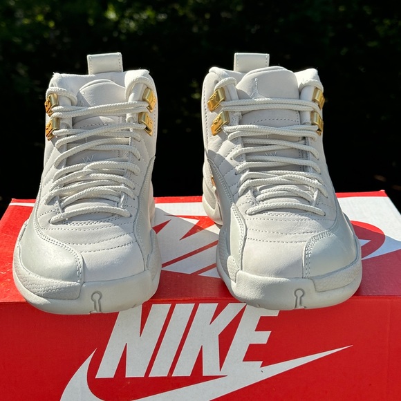 NEW Nike Air Jordan 12 Retro Casual Sneaker (White Gold) - Womens 6 | fits 4.5Y - Picture 3 of 10